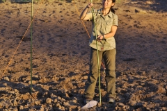 Roxy setting up the net